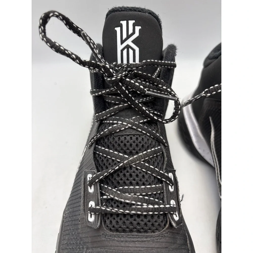 Nike Kyrie‎ Flytrap 4 Black White, Sz 7.5